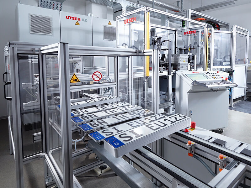 Vollautomatisierte Kennzeichen-Produktion